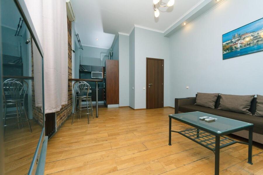 Apartments In Center Metro Olimpiyskay Velyka Vaselkivska Street Kiev Buitenkant foto