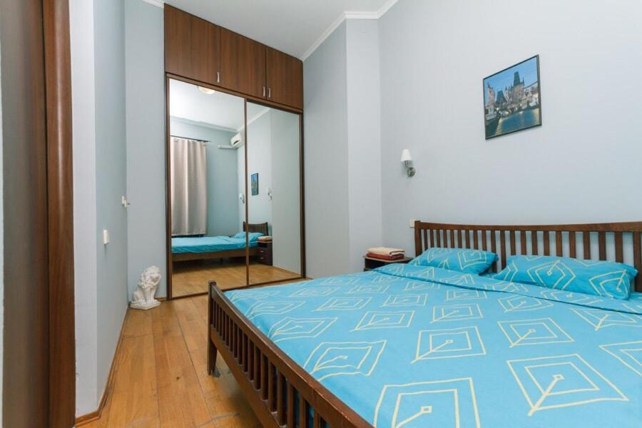 Apartments In Center Metro Olimpiyskay Velyka Vaselkivska Street Kiev Buitenkant foto