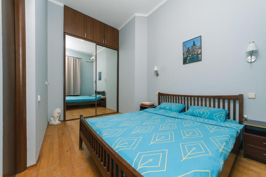 Apartments In Center Metro Olimpiyskay Velyka Vaselkivska Street Kiev Buitenkant foto